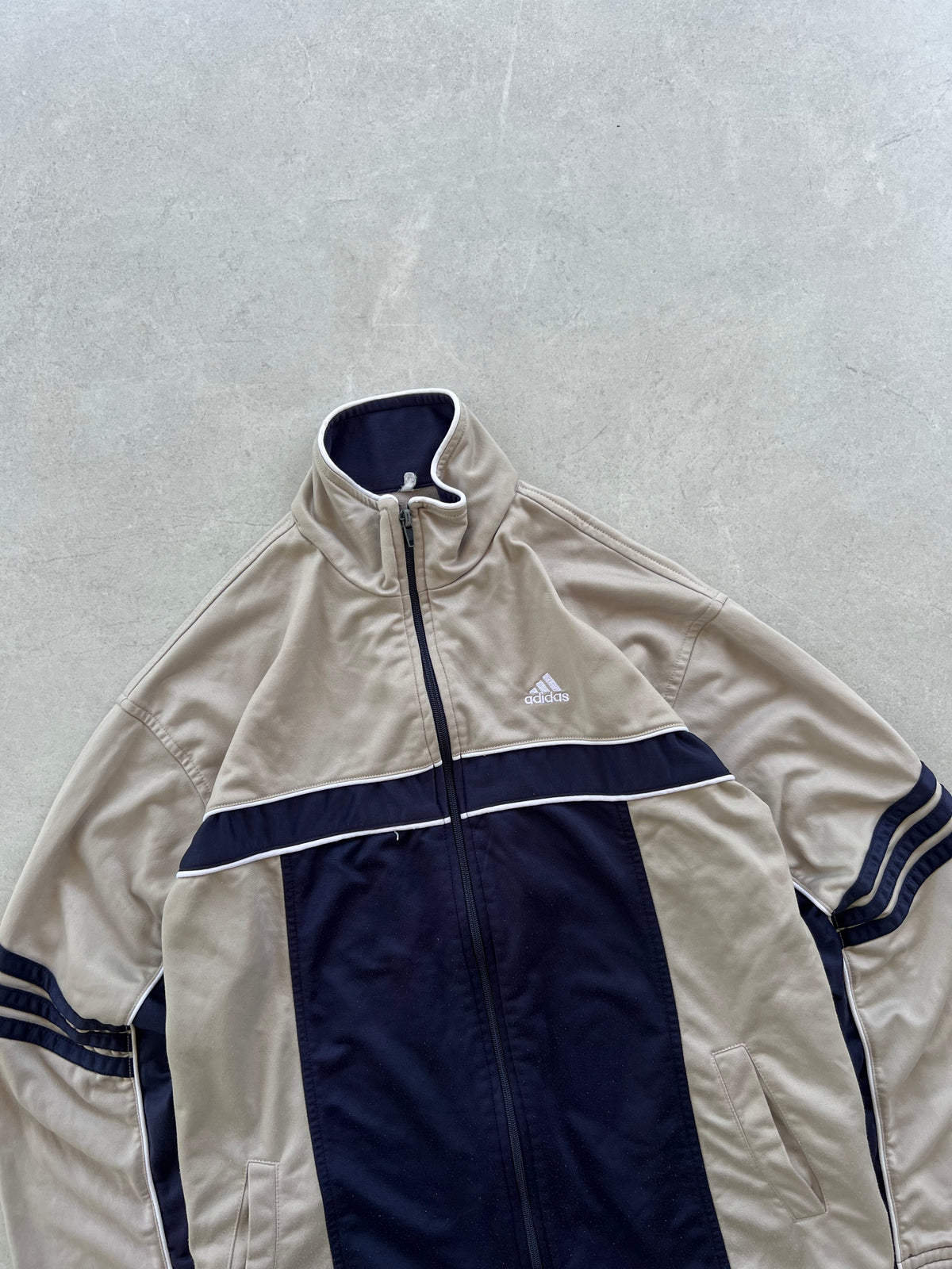 ADIDAS JACKET- M