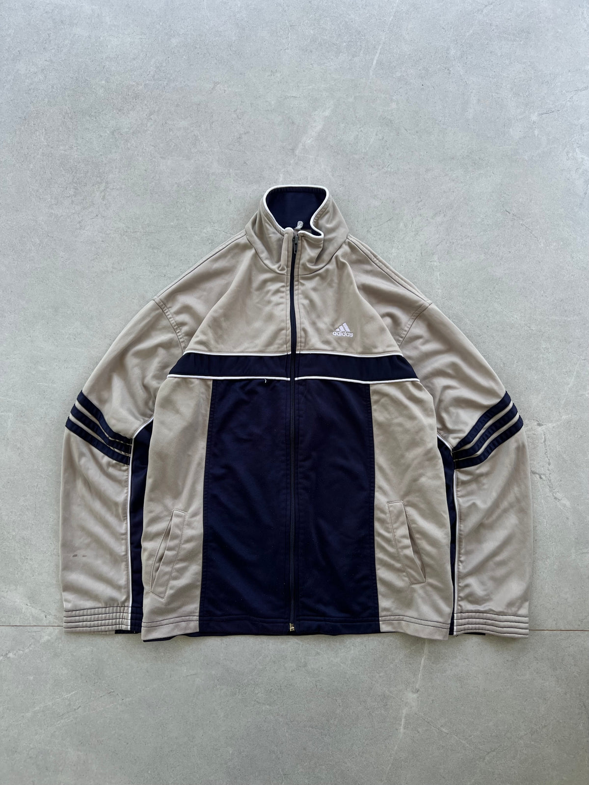 ADIDAS JACKET- M