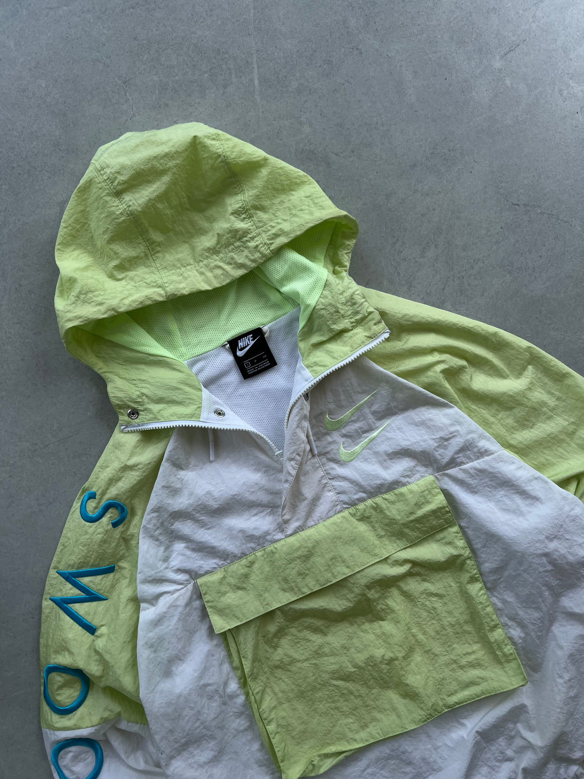 NIKE SWOOSH JACKET- M